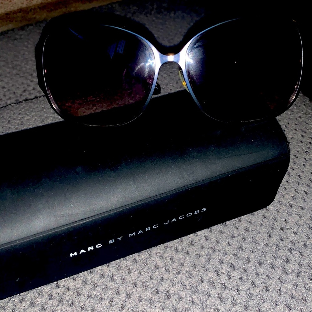 Marc Jacobs gunmetal and black